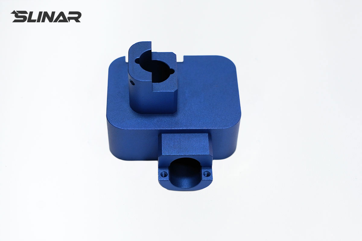 6061 aluminum two-way perpendicular clamping mount with blue anodized finish for optical laboratory equipment